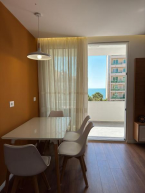 Bohemian Apt, Beachfront & Family Friendly - by BETA Premium